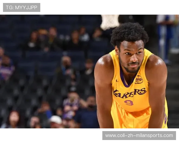 湖人客场31分大胜，布朗尼与里夫斯成胜利密码